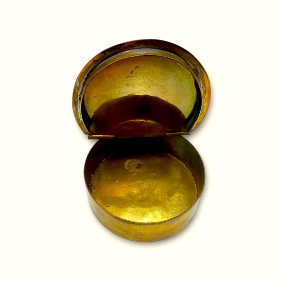 Labor Ipse Voluptas Tiger Brass Tobacco Tin Snuff Box - Picture 2 of 3